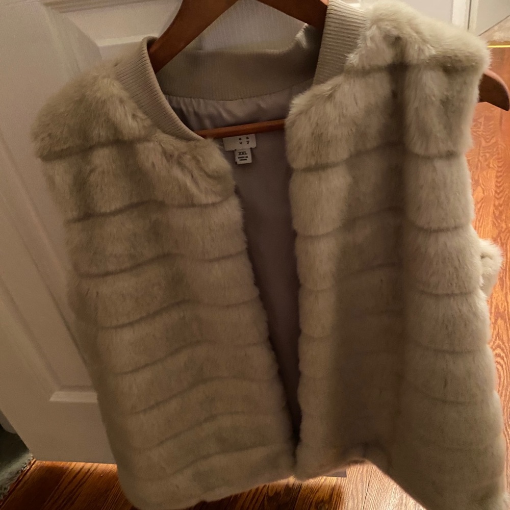XXL faux fur vest